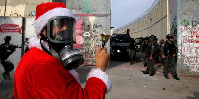 Kecam Pengakuan AS Atas Yerusalem, Sinterklas Diserang Tentara Israel di Bethlehem