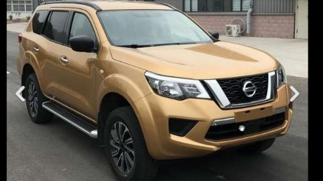 Ancam Pajero dan Fortuner, Mobil Nissan Kepergok Jalan-jalan