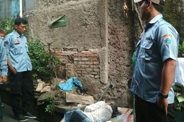 Ditelantarkan Anak, Pria 74 Tahun Ini Tidur di Atas Got dalam Kondisi Sakit, Ini Vidio