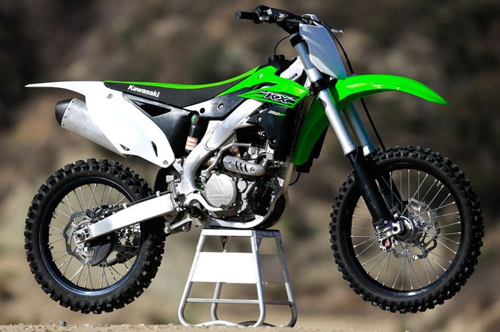 Ayo Jangan Salah Pilih, Ini Beda Trail Kawasaki KX dan KLX Series