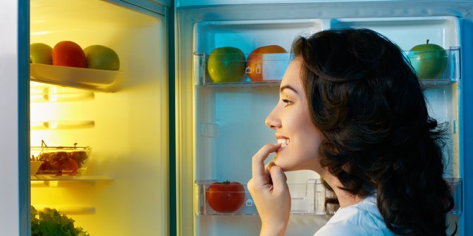 Makan Malam saat Sedang Diet Boleh Saja, Asal Perhatikan Jumlah Kalori
