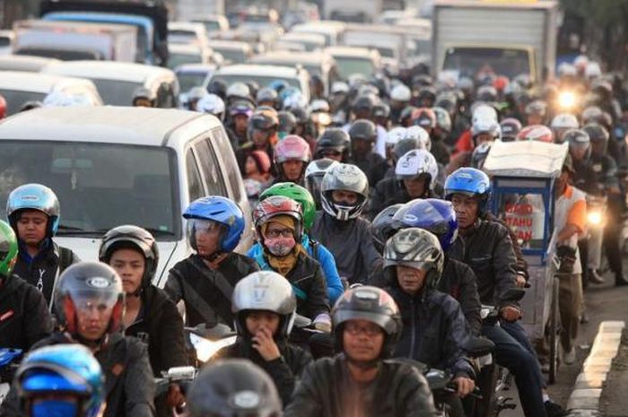 Ingat! 3 Kebiasaan Buruk Ini Bisa Merusak Kulit Pengendara Motor