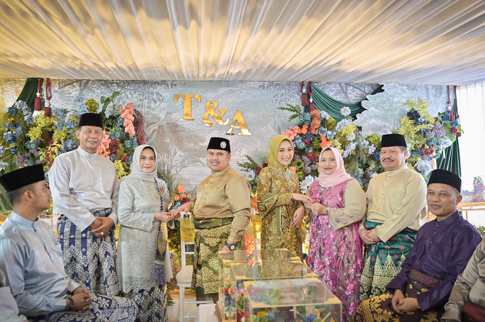 Hantaran Belanja Putra Bupati Bengkalis, M. Arsya Fadillah Dan Tiara Sumarna Berlangsung Lancar