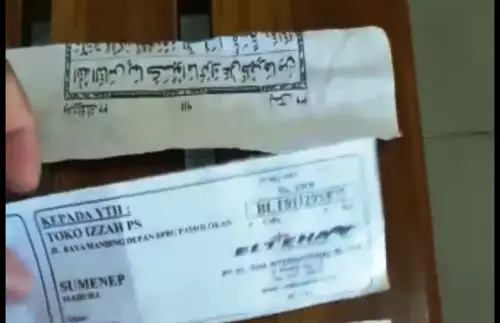 Resi Ekspedisi dari Potongan Kertas Alquran Hebohkan Warga Blitar