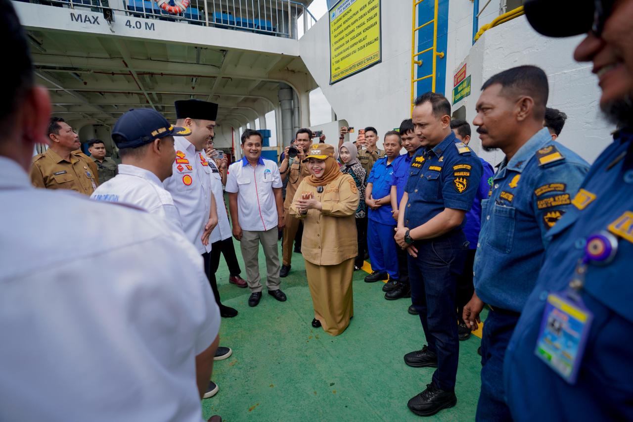Bupati Kasmarni Turun Langsung Pastikan Layanan RoRo Air Putih-Sungai Selari