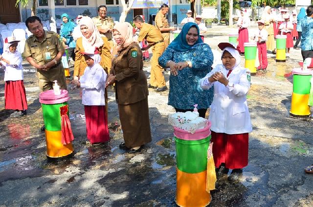 Kasmarni Amril Harapkan Cuci Tangan Pakai Sabun Menjadi Suatu Kebiasan