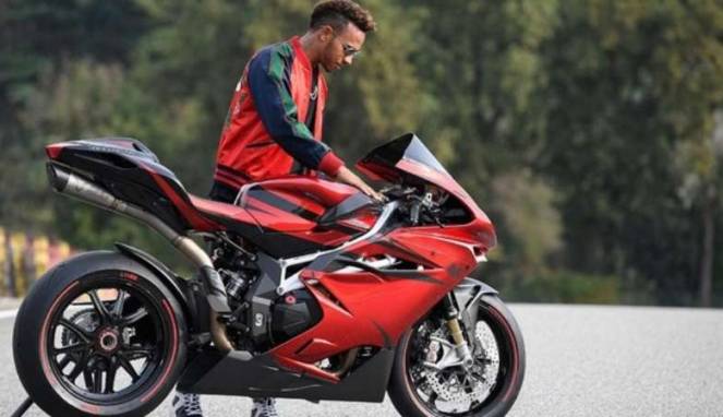 Motor Edisi Lewis Hamilton Mulai Dijual, Harganya Gila