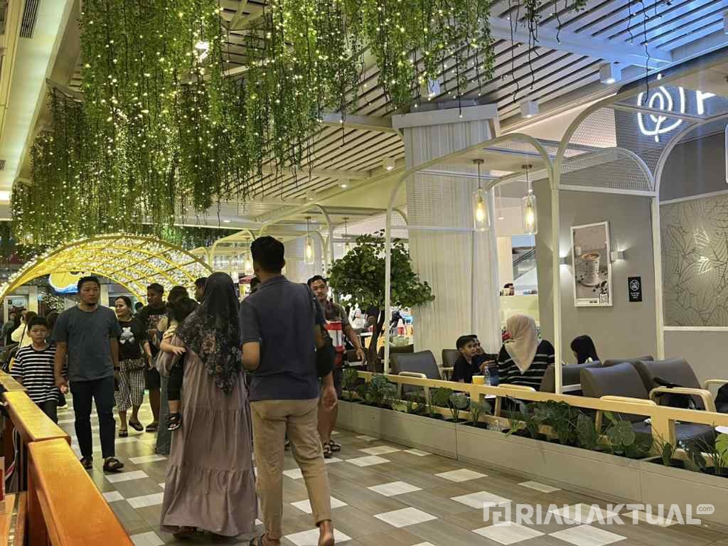Jelang Tahun Baru, Living World Diserbu Ribuan Pengunjung