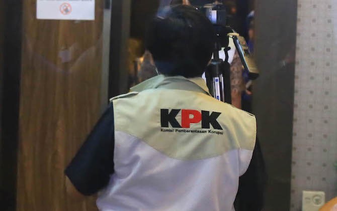 Ups ! KPK Beraksi Lagi, Ruang Kerja Bupati Diobok-obok, OTT?