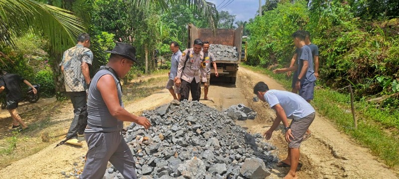 Awasi Penimbunan Jalan, Masyarakat Ucapkan Terima Kasih Atas Kepedulian Polri