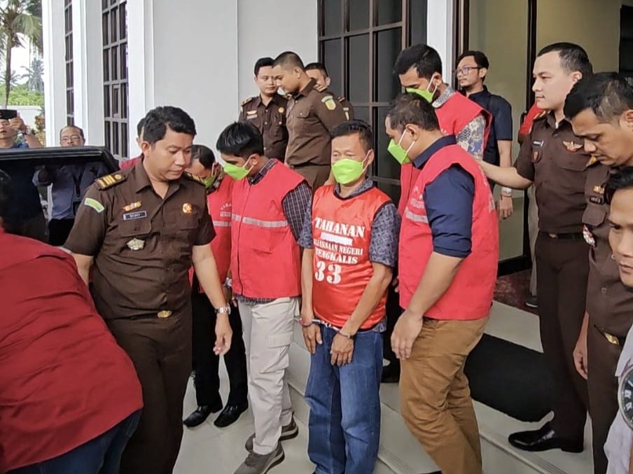Kejari Bengkalis Tahan Lima Tersangka Korupsi Kredit BRK Syariah Cabang Duri, Kerugian Negara Capai Rp 5,2 Miliar