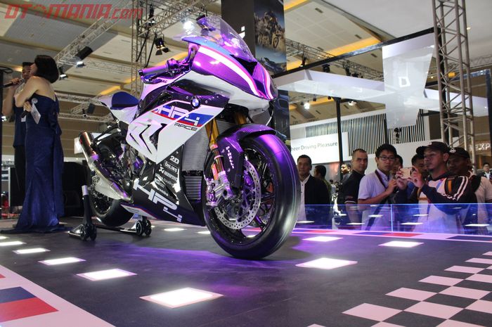 Gila, Harga Motor Sport BMW HP4 Race Bisa Bikin Kantong Jebol