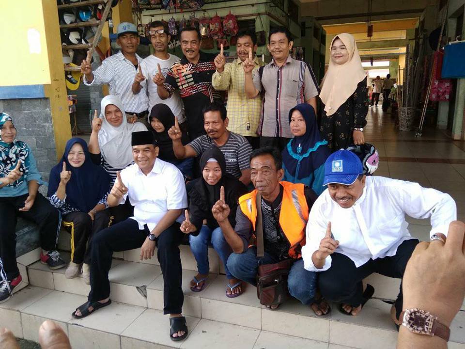 Ke Siak Cawagub Nomor 1 Jadi Rebutan Swafoto Pedagang dan Warga