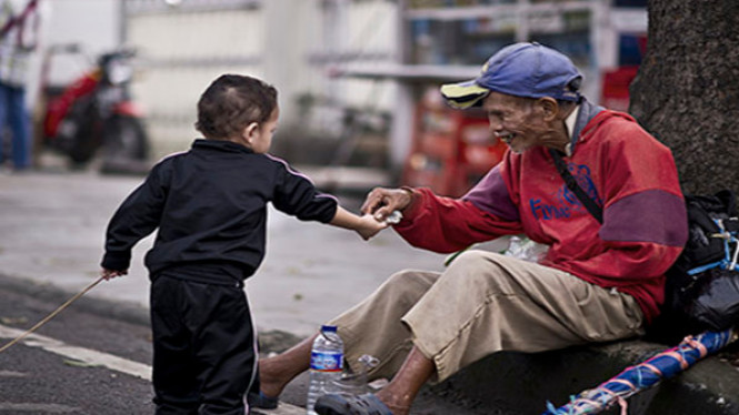 Suka Berbagi dengan Orang Lain? Ini Buah Manis yang Didapat