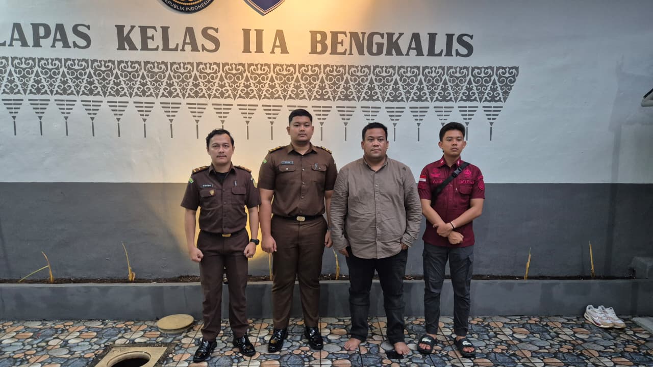 Diduga Korupsi KUR Rp 838 Juta, Mantri BRI Unit Pinggir Ditahan Kejari Bengkalis