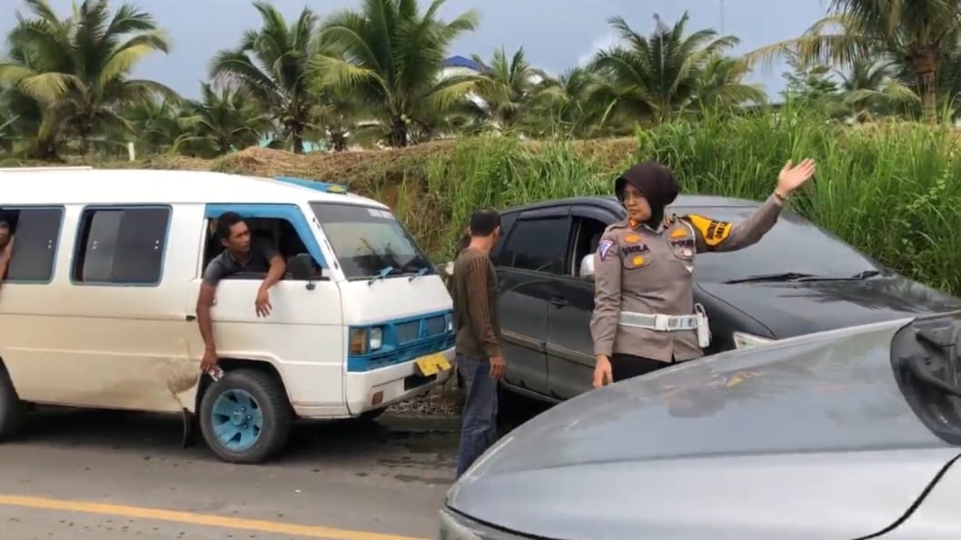 Momen AKP Viola Gercep Urai Kemacetan di Kampar Demi Stabilitas Pemilu