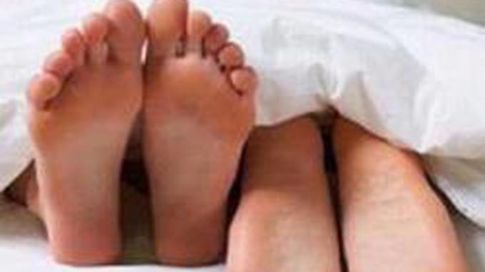 Istri Ngamar dengan PIL saat Suami Kerja, Tidak Disangka Ini yang Terjadi Kemudian