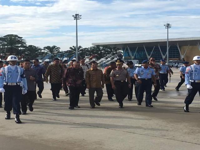 Di Hadapan Wapres, Gubri Klaim Penanganan Karlahut di Riau Jauh Lebih Baik dari Sebelumnya
