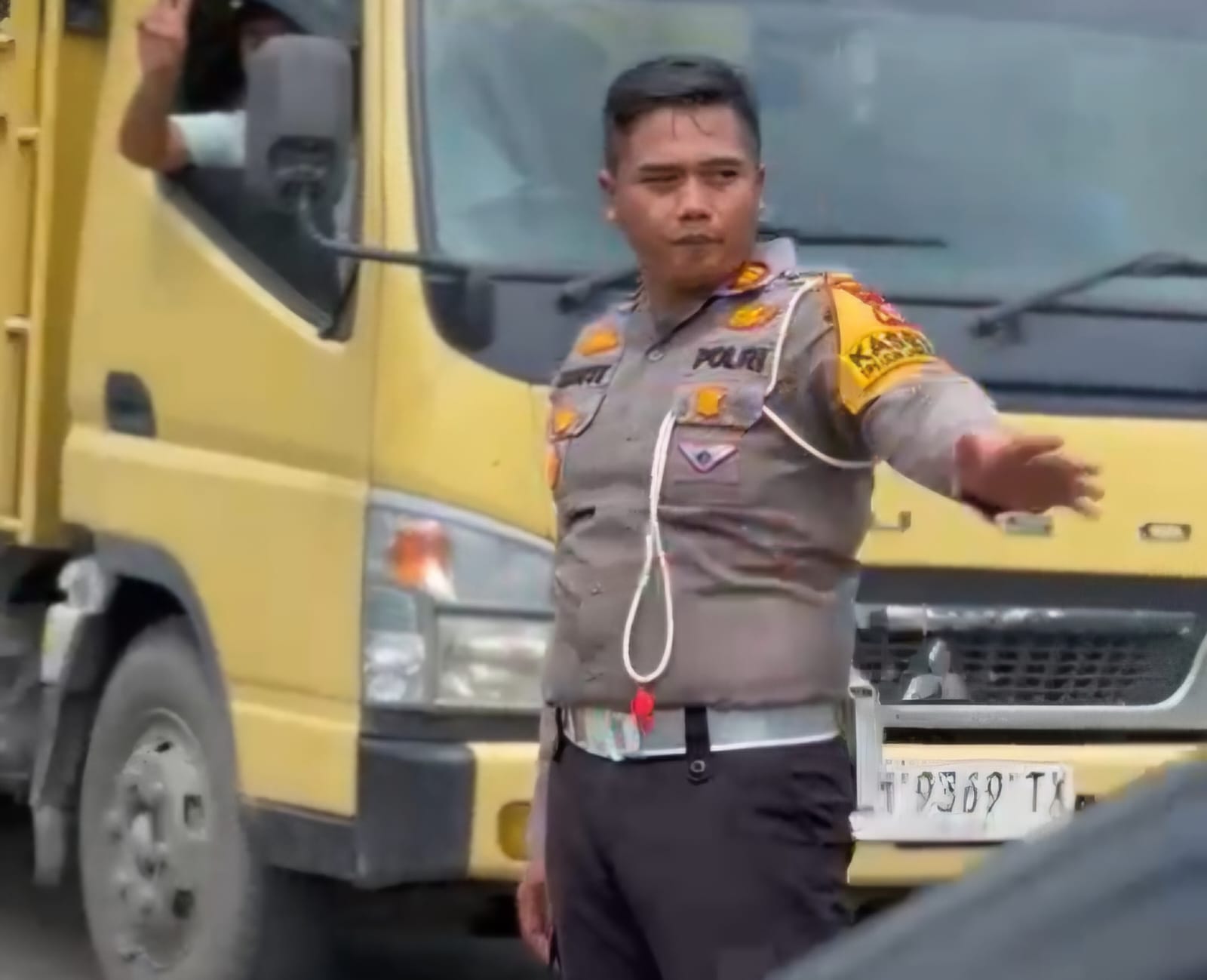 Tabrakan Truk vs Mobil di Pelalawan, AKP Tatit Turun Langsung Atur Lalin