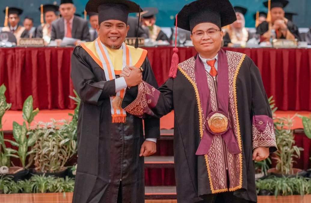 Bupati Zukri Misran Raih Sarjana Ekonomi di Unilak