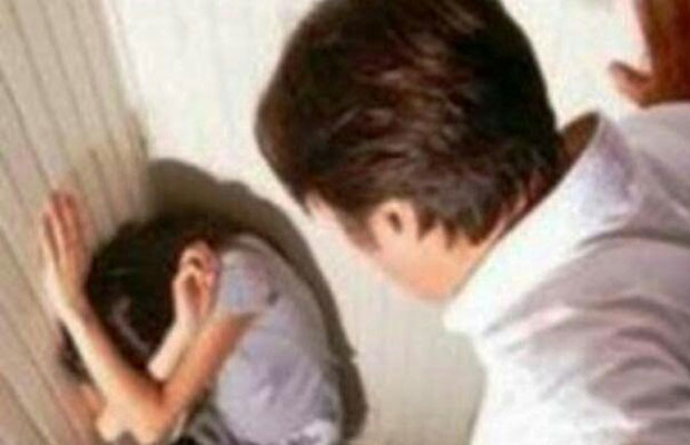 Hanya Karena Uang Rp20 Ribu, Suami Pukul Istri Berkali-kali Pakai Sandal Gunung