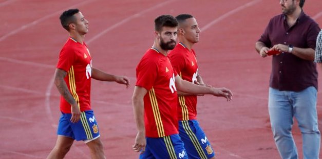 Pendukung Spanyol Usir Gerard Pique dari Tempat Latihan