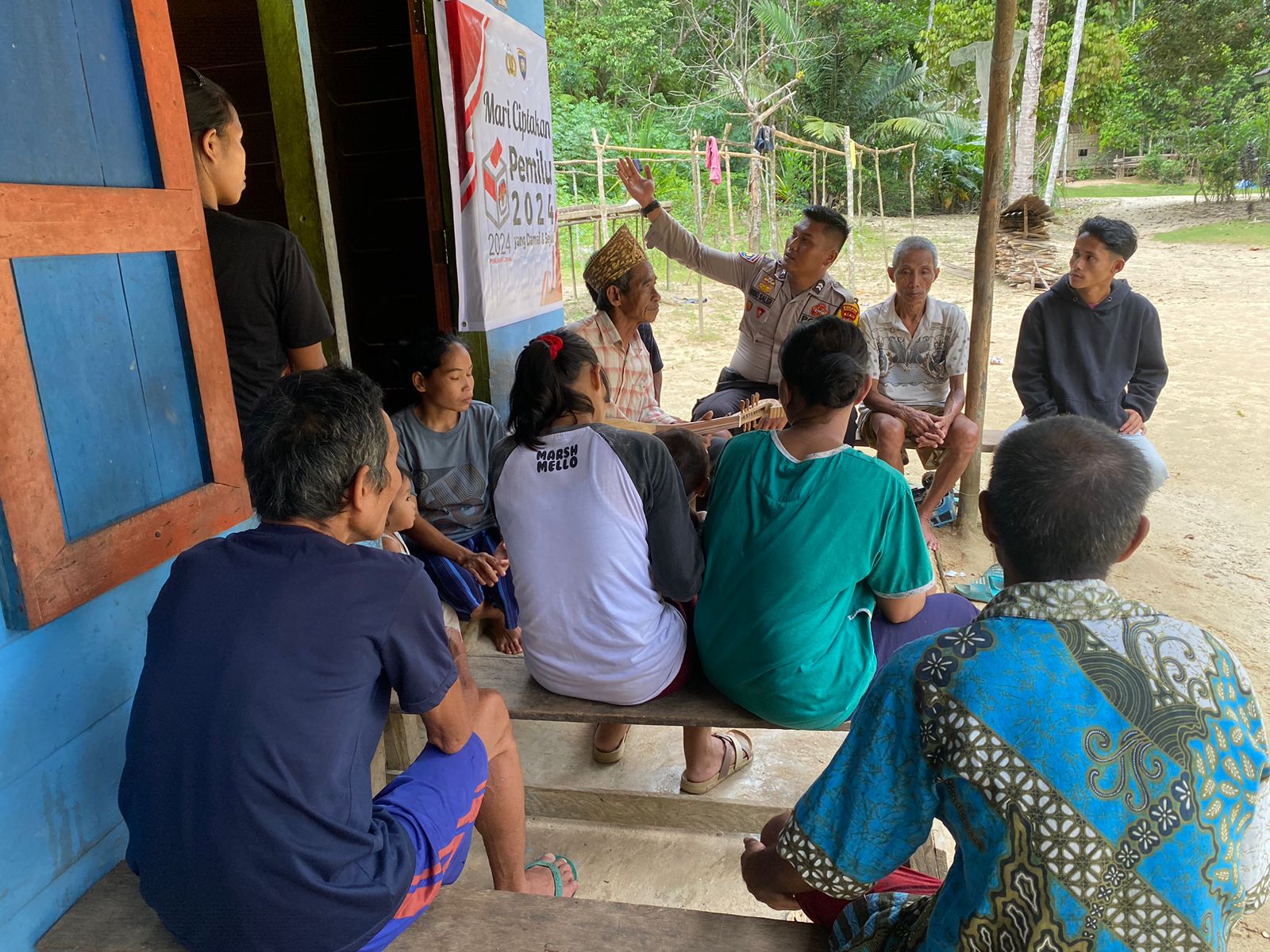 Polsek Batang Gansal Ajak Tokoh Adat Talang Mamak Sukseskan Pemilu Damai
