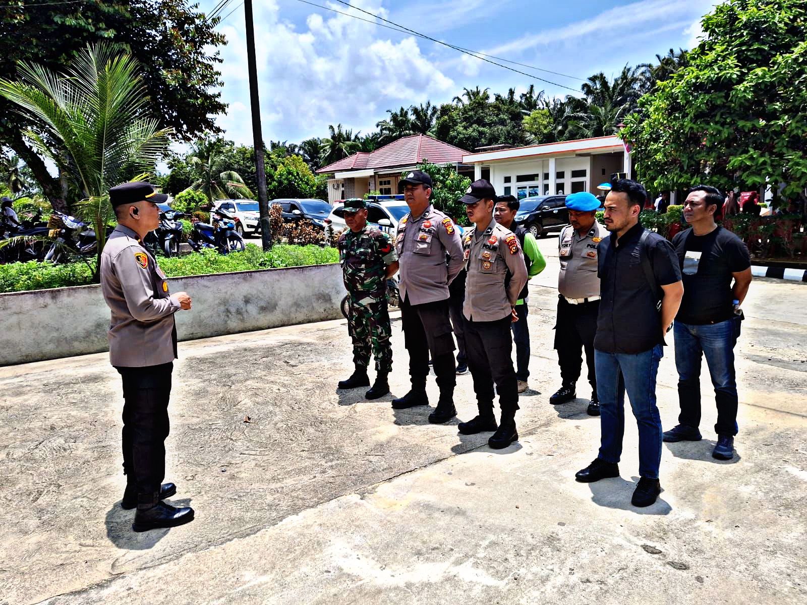 Sinergitas TNI-Polri di Kerumutan Amankan Kampanye Paslon