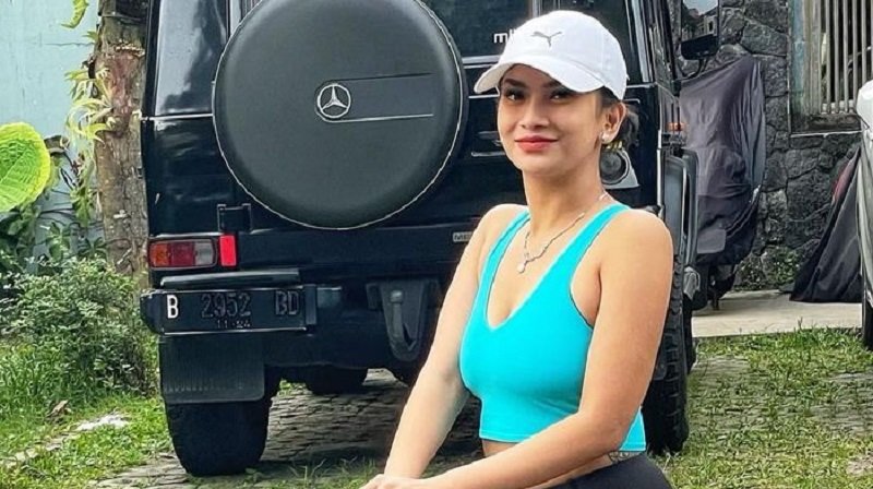Gaya Vanessa Angel Temani Anak Jalan Pagi Bikin Salfok