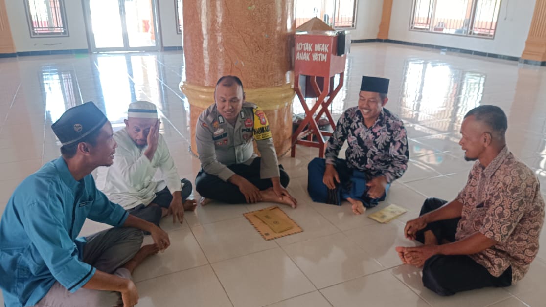 Bhabinkamtibmas Polsek Mandau Berikan Pesan Damai Pasca Pilkada Serentak