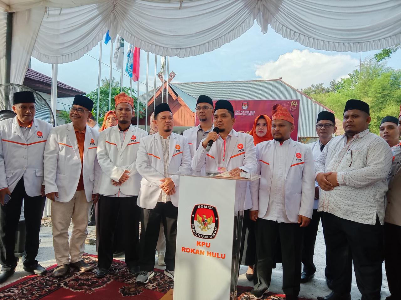 PKS Rohul Daftarkan Bacaleg, Sapran Nasution Siap Bertarung Didapil Satu