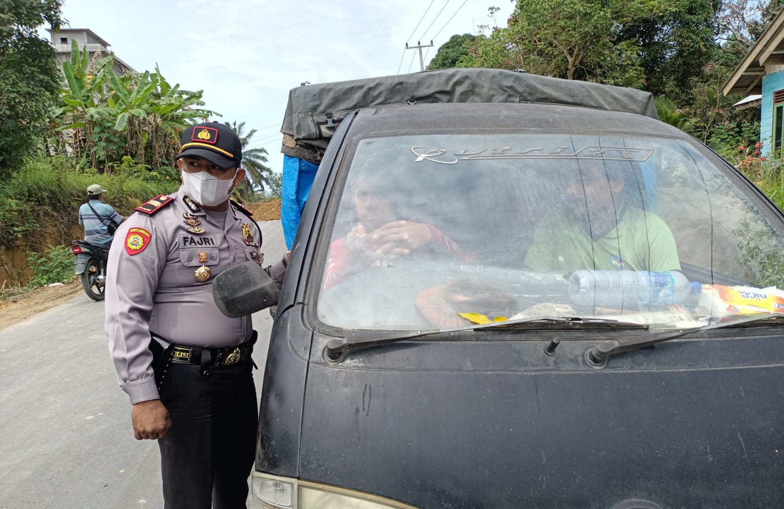 Kapolsek Kerumutan Gelar Operasi Pemeriksaan Vaksinasi di Ruas Jalan Ekspan
