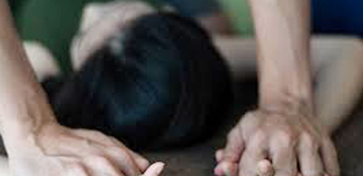 Suami Tak di Rumah, Ibu Muda Digenjot Tetangga Berulang Kali sampai Pagi