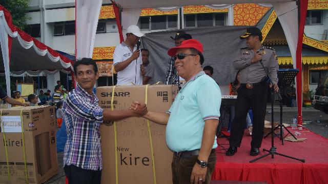 Buruh Dumai Gelar Permainan Rakyat