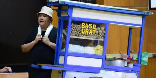 Totalitas Erick Tohir Menyamar Sebagai Tukang Bakso, Jokowi Sampai Terbahak