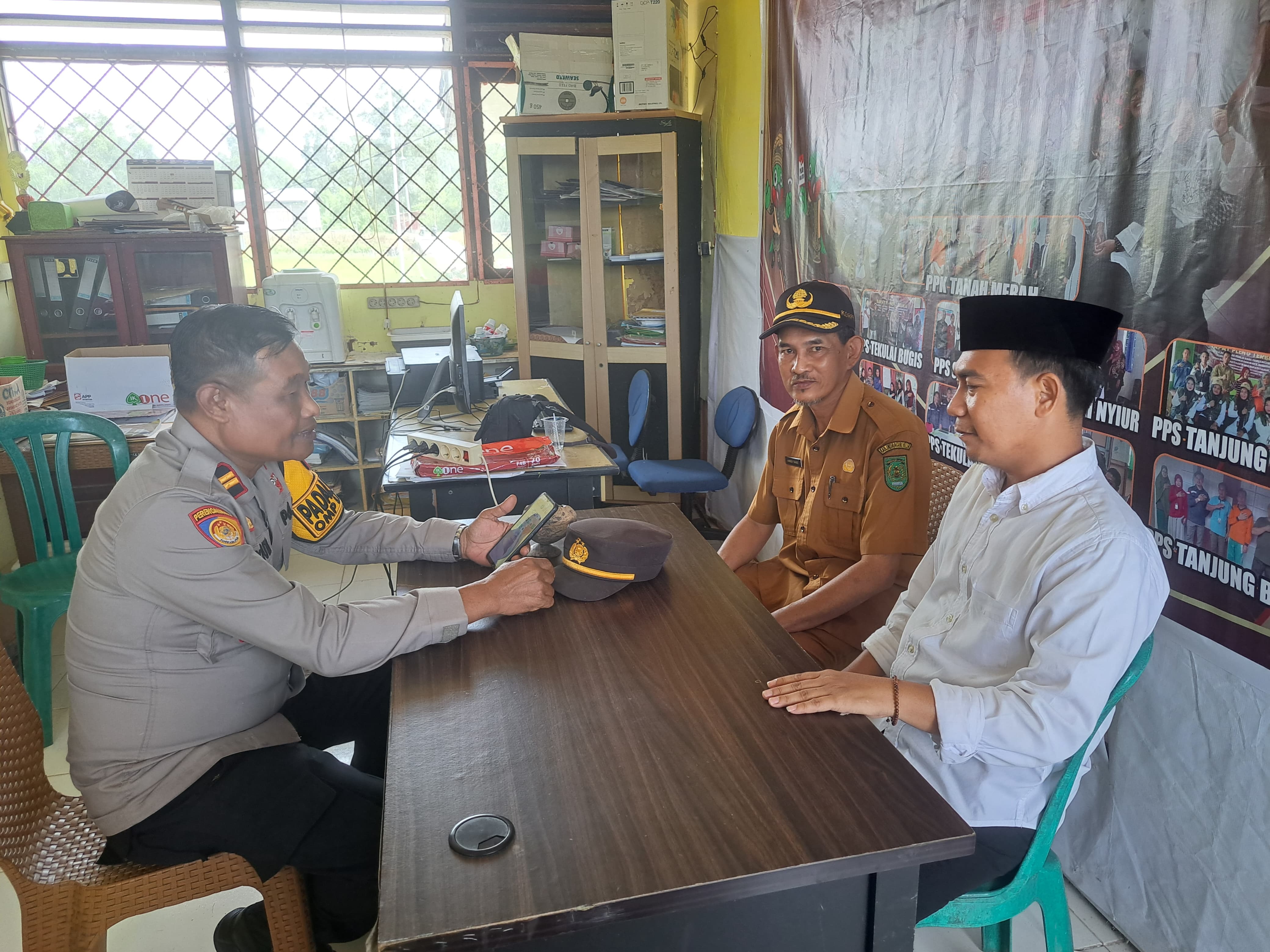 Wujudkan Pemilu Berkualitas, Polsek Tanah Merah Gelar Cooling System Pilkada 2024