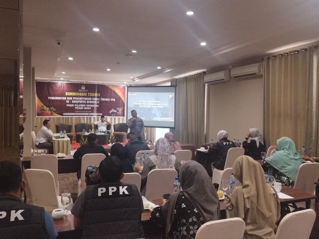 Polsek Mandau Tegaskan Komitmen Jaga Keamanan Pilkada Serentak 2024 Melalui Bimtek PPK