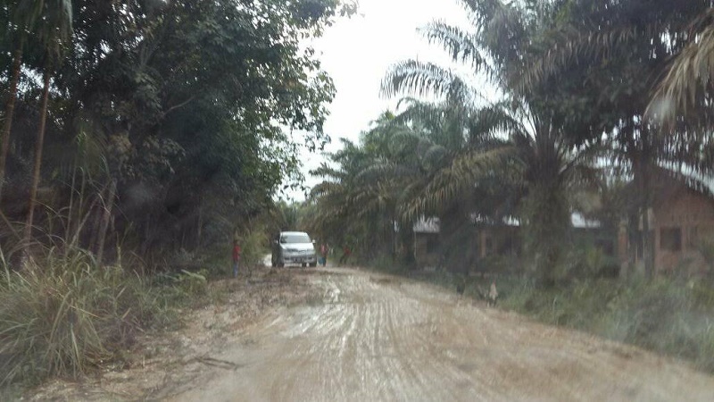 Jalan Menuju Wisata Pantai Cinta di Kampar Bikin Pinggang Sakit