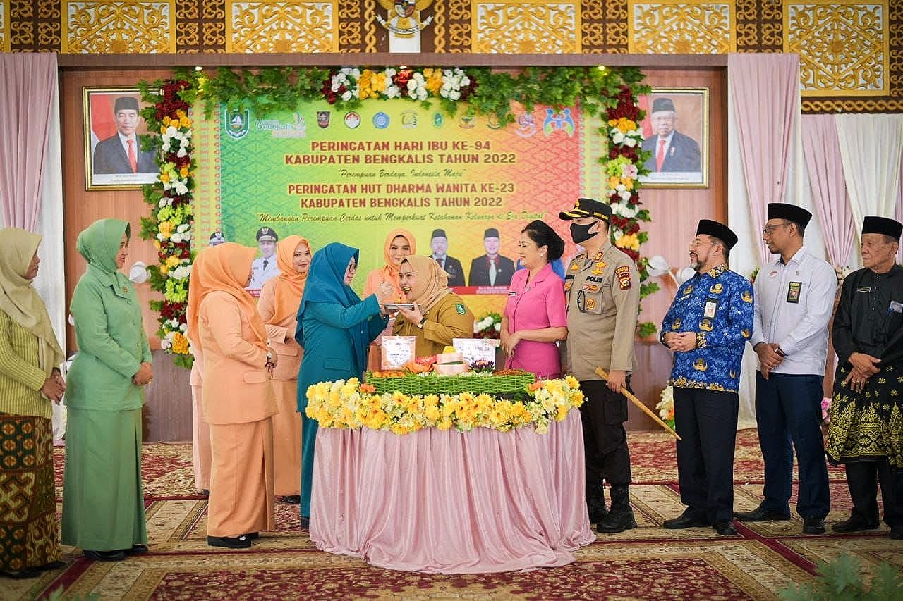 Kapolres Bengkalis AKBP Indra Wijatmiko Hadiri HUT Dharma Wanita Persatuan dan Hari Ibu