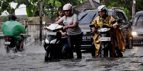 Musim Hujan Motor Rawan Mogok, Buat Cewek Tak Perlu Khawatir Ini yang Tipsnya
