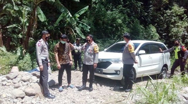 Cerita Mobil Nyasar ke Hutan, Pintu Diketuk Wanita Misterius