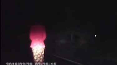 Muncul Sosok Wanita Berkebaya Merah di Jalanan Ini, Hantu?