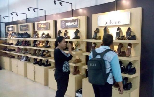 Sepatu antibau dipamerkan di Rumah Desain Smesco