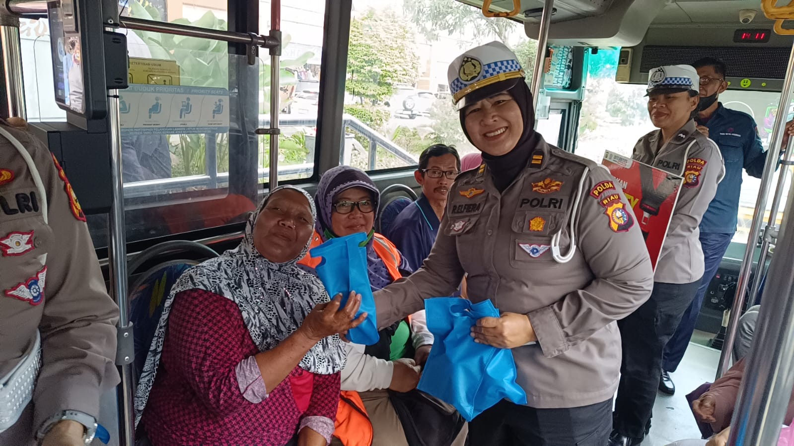 Ditlantas Polda Riau Gelar Program Polantas Menyapa Peringati HUT Lalu Lintas ke-70