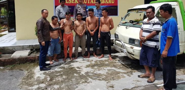 Minta Uang Tak Dikasih, Lima Pemuda Keroyok Oknum Polisi