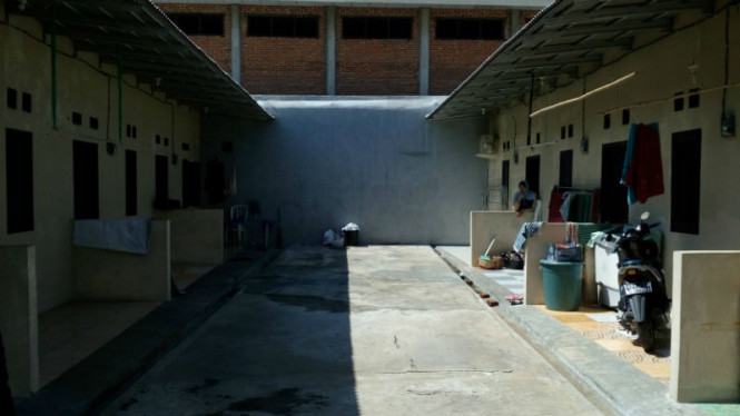 Kisah Pasangan Muda Diteror Pocong di Rumah Kontrakan