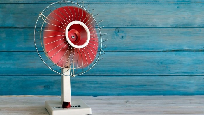 Viral Tidur dengan Kipas Angin Disebut Picu Asam Urat, Dokter Ungkap Faktanya