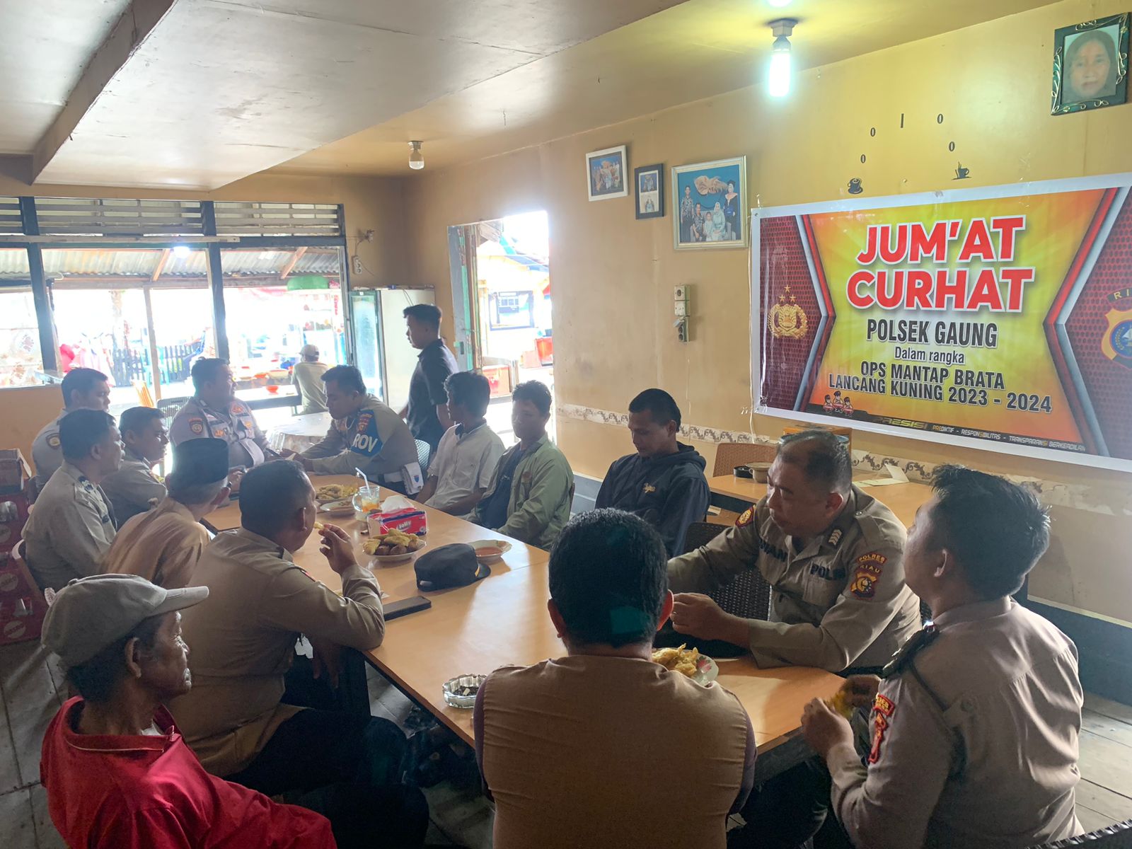 Cooling System Sosialisasi Pemilu 2024, Polsek Gaung Jumat Curhat Bersama Warga Kuala Lahang