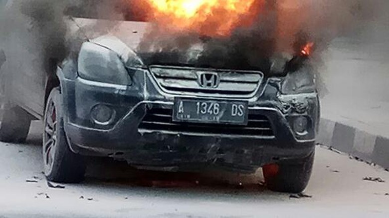 Mobil Tiba-tiba Berasap, Jangan Panik! Lakukan Hal Ini