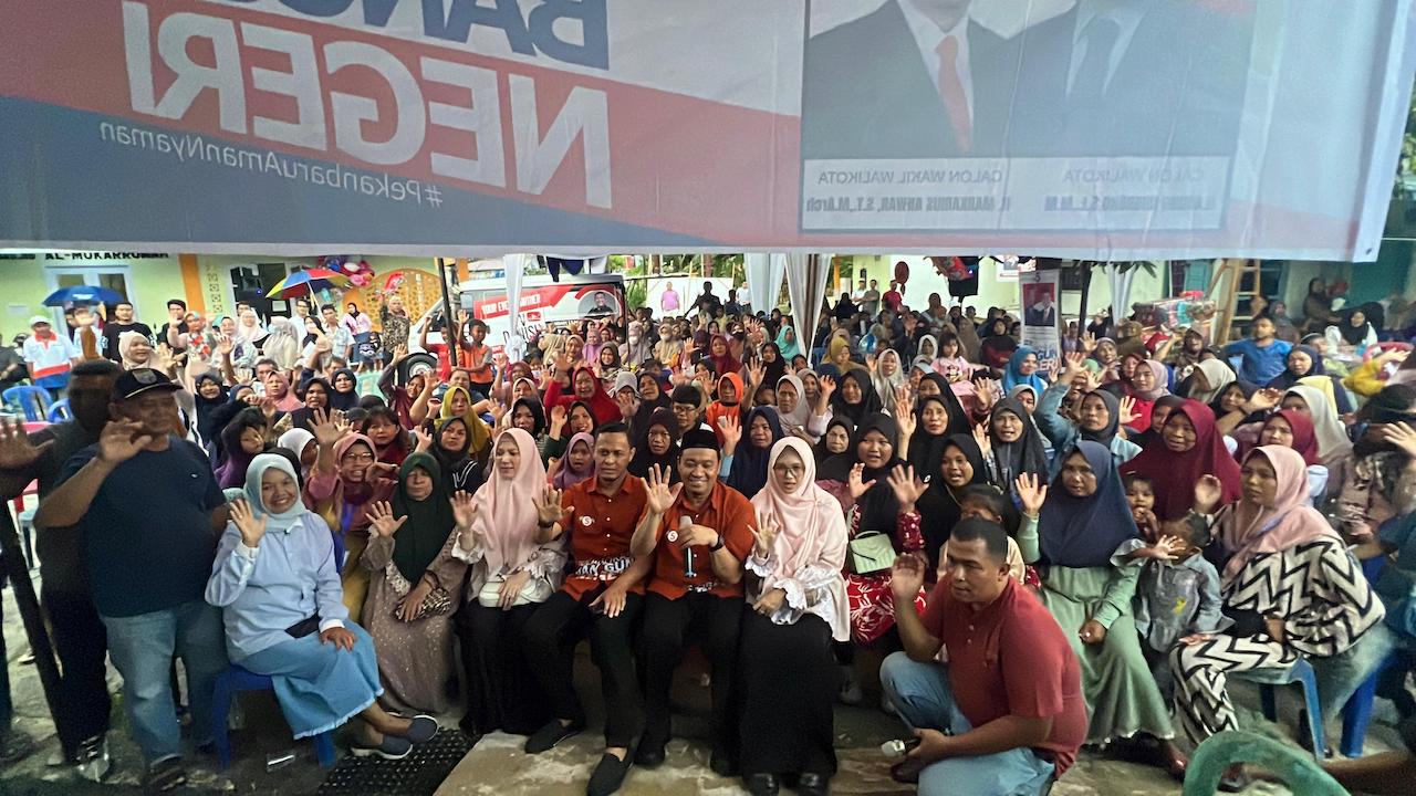 Diguyur Hujan, Kampanye Dialogis Agung-Markarius di Kelurahan Sidomulyo Barat Tetap Disambut Antusias